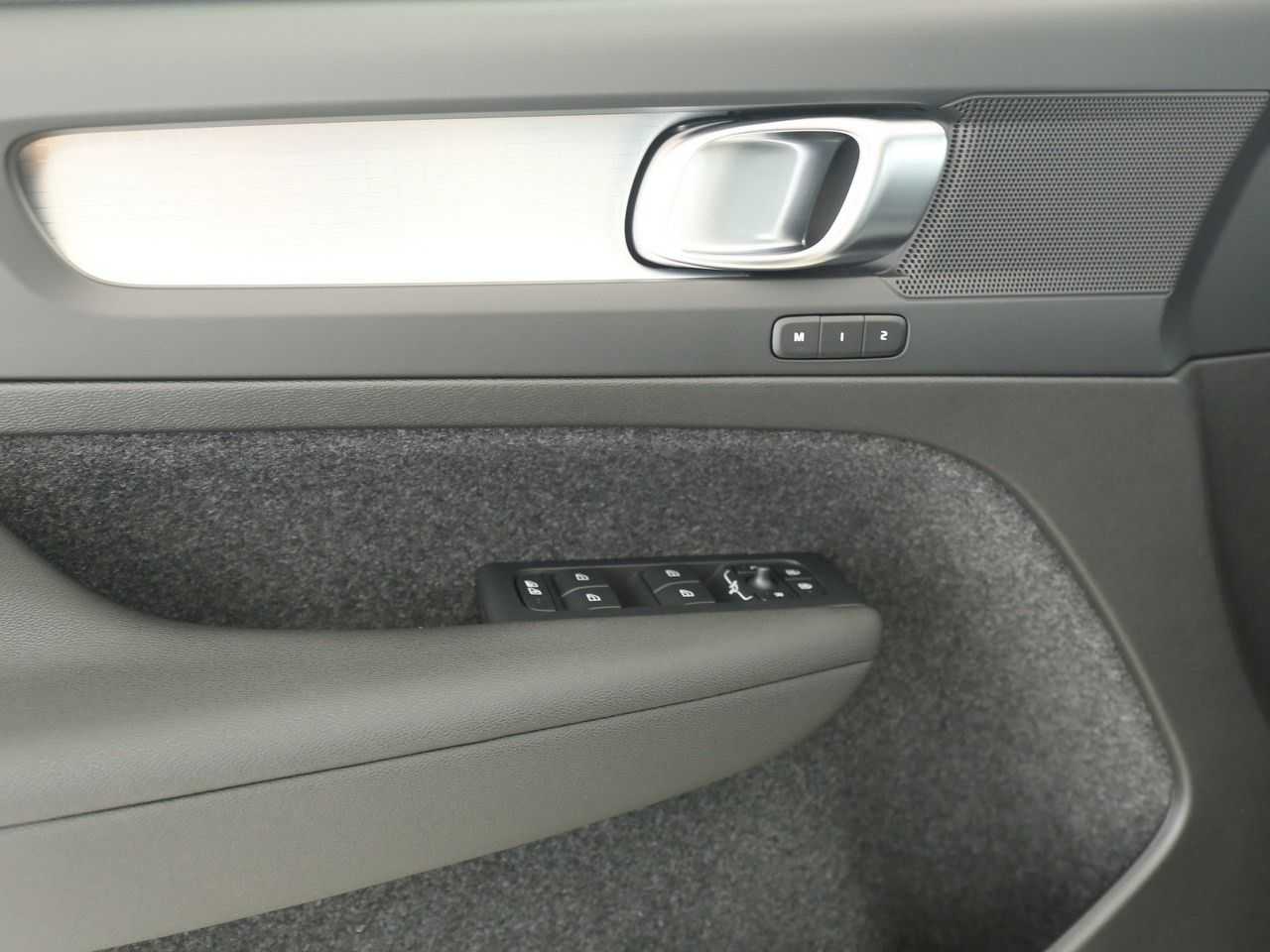 Volvo  B3 Core 2WD !! ! ACC+AHK+EL. SITZ+RFK+LED !! !